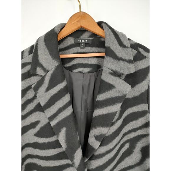 Torrid Woman Black/Gray Animal Print Button up Coat Size 2X Lined 2 Slash Pocket - Picture 3 of 7